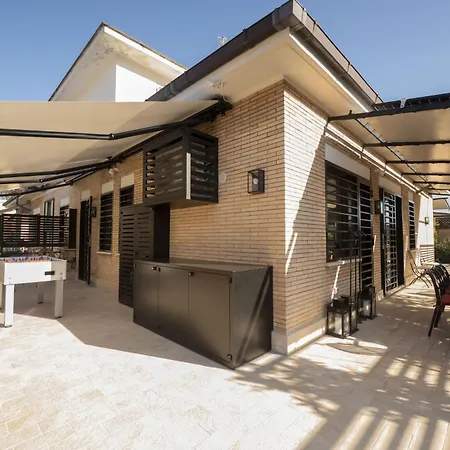 Terrace & Soul In Peaceful Area Rom